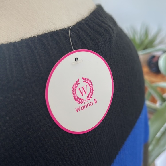 Women’s Multi-Colored Stripe Knit Sweater - Picture 4 of 9